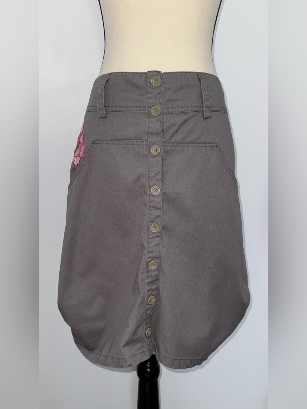 NOA NOA embroidered flowers gray bubble skirt size‎ medium